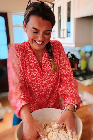 Annarosa Muscatelli cooking focaccia barese