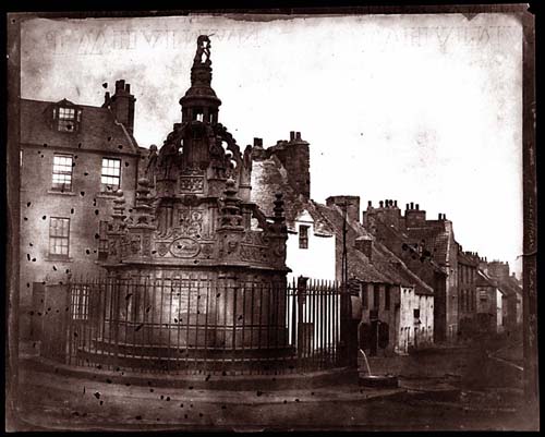 Close view of the 1807 fountain in the Linlithgow town Square; links to further information about this photograph