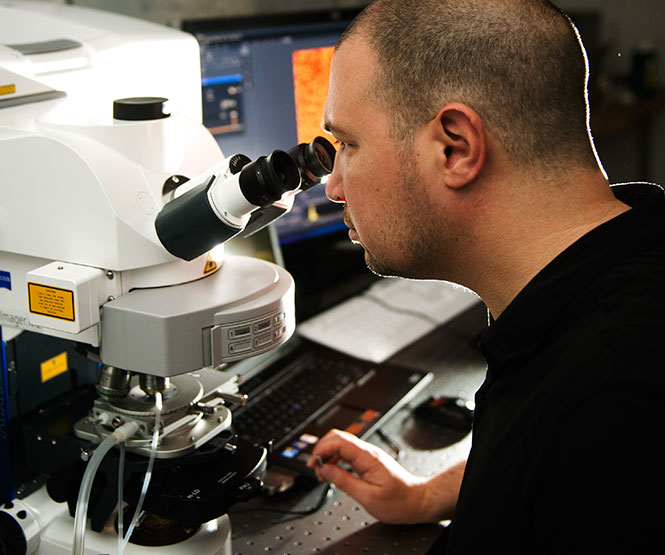 Dr Chris Syme carrying out experiments on cryogenic liquids and phase transitions using a fluorescence lifetime imaging (FLIM) microscope.