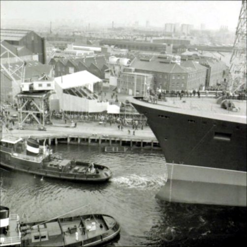 The QE2 coming into dock.